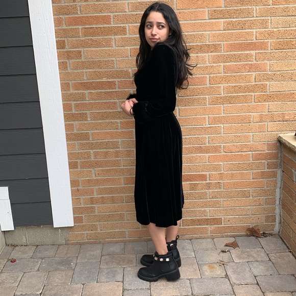 Vintage Black Velvet Fur Trimmed Cocktail Dress by Bernie Bee - Picture 10 of 16